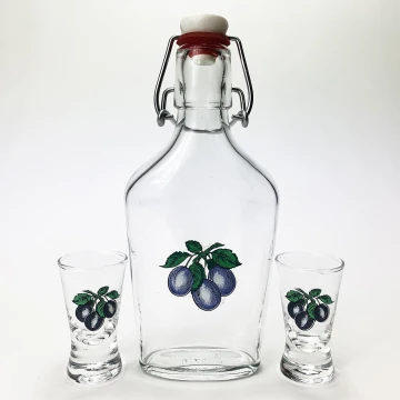 Set 1x glas fles en 2x shotglas doorzichtig met een pruimenmotief